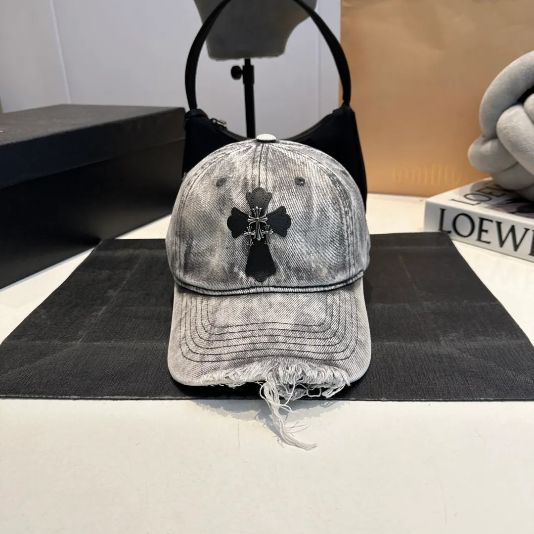 P60 Croxin's new denim denim baseball cap. Washed twill denim baseball cap. Newly launched washed denim series, casual and versatile. An artifact for spring and summer wardrobe matching.